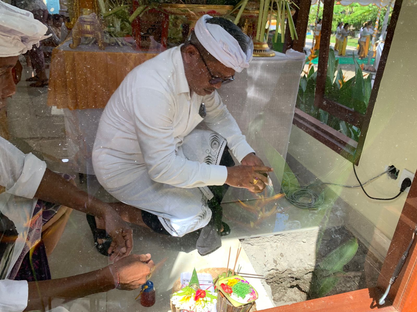 Kantor Camat Denbar Gelar Upacara Melaspas Lan Piodalan Padmasana bertepatan dengan Purnaming Kapitu