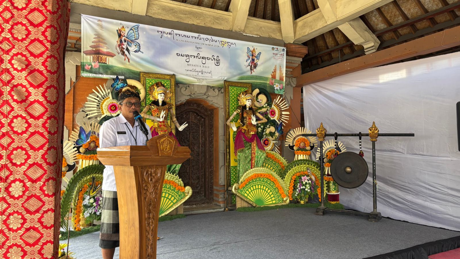 Camat Denpasar Barat I Wayan Yusswara , SSTP,M.Si Buka Perlombaan Bulan Bahasa Bali Desa Pemecutan Kelod